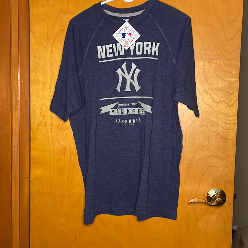Genuine Merchandise New York Yankees T-Shirt